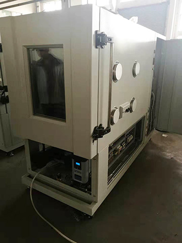 英國小型模塊干燥機集成到高低溫環(huán)境試驗箱里的照片